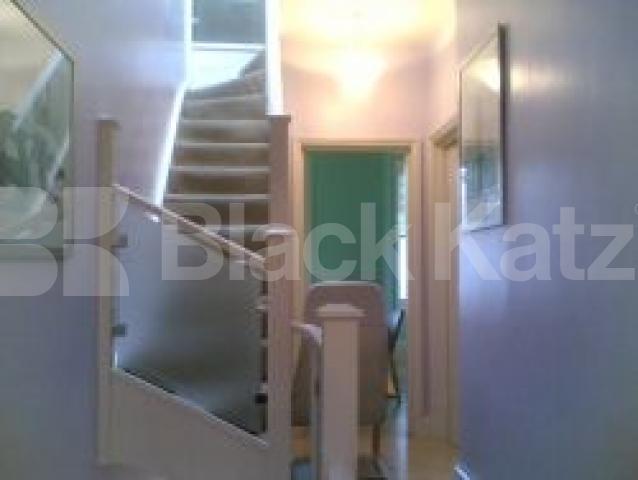 			4 Bedroom, 1 bath, 1 reception Flat			 Wightman Road, FINSBURY PARK/GREEN LANES N4